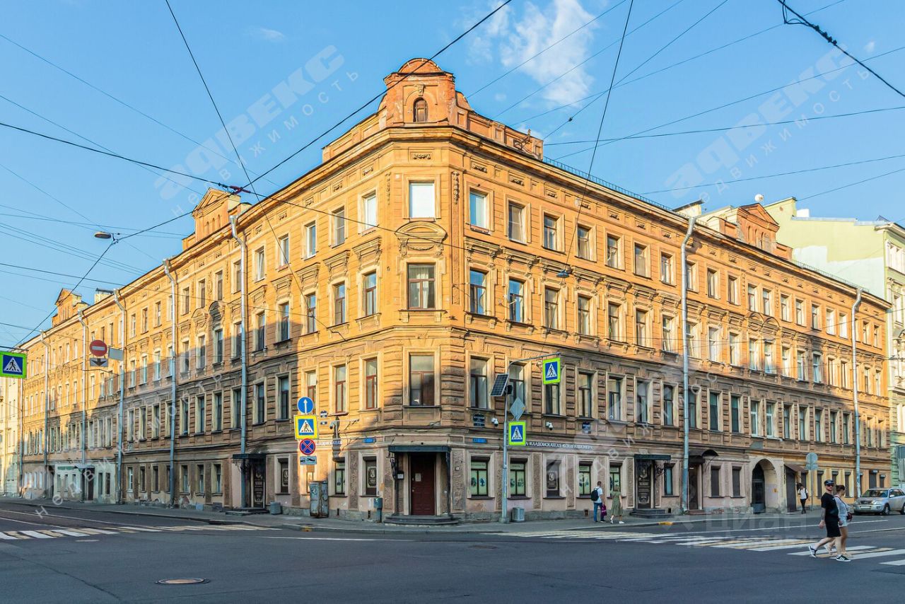 Продажа 3-комн квартиры на вторичном рынке Перекупной переулок, 13/6