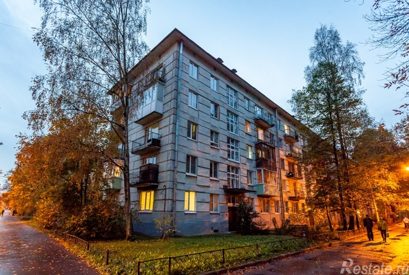 Продажа 1-комн квартиры на вторичном рынке Металлострой, Плановая ул,  д. 20