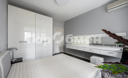 Продажа 3-комн квартиры на вторичном рынке улица Академика Пилюгина,  д. 24 к1