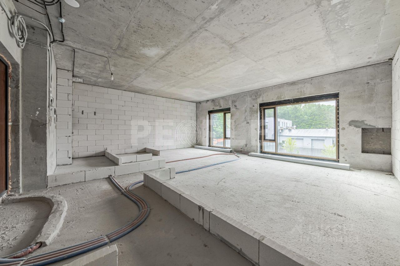 Продажа 2-комн квартиры на вторичном рынке Мосфильмовская улица, 1С28