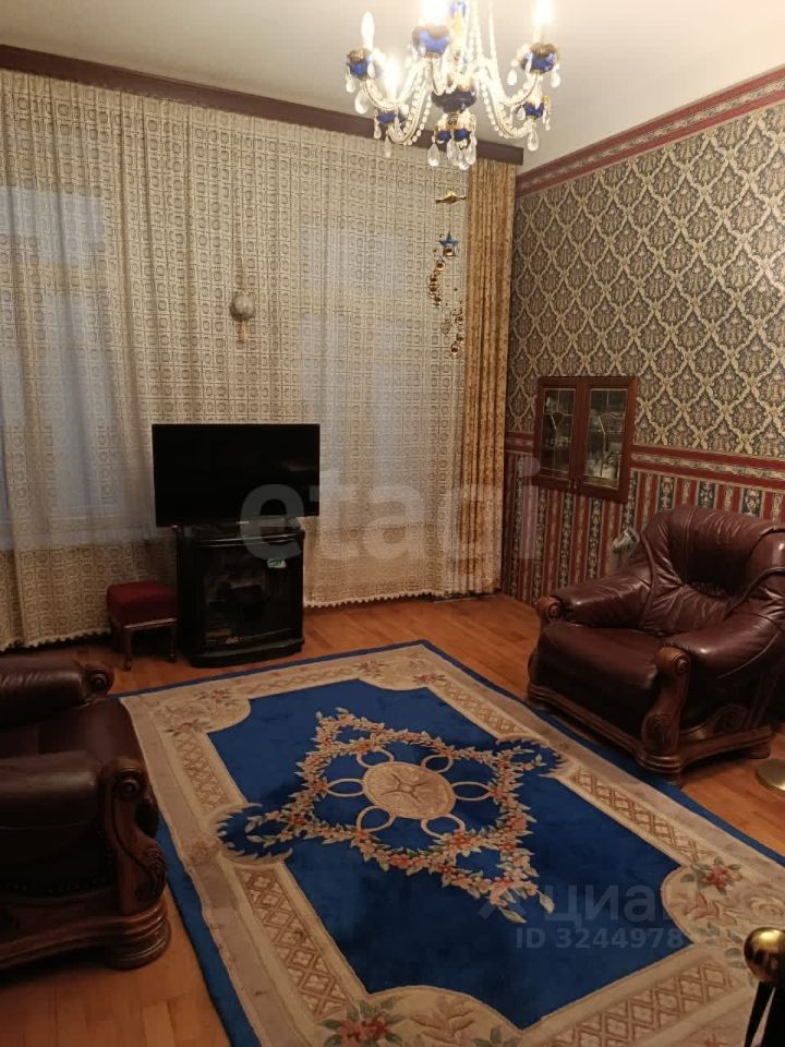 Продажа 4-комн квартиры на вторичном рынке 15-я линия,  д. 34