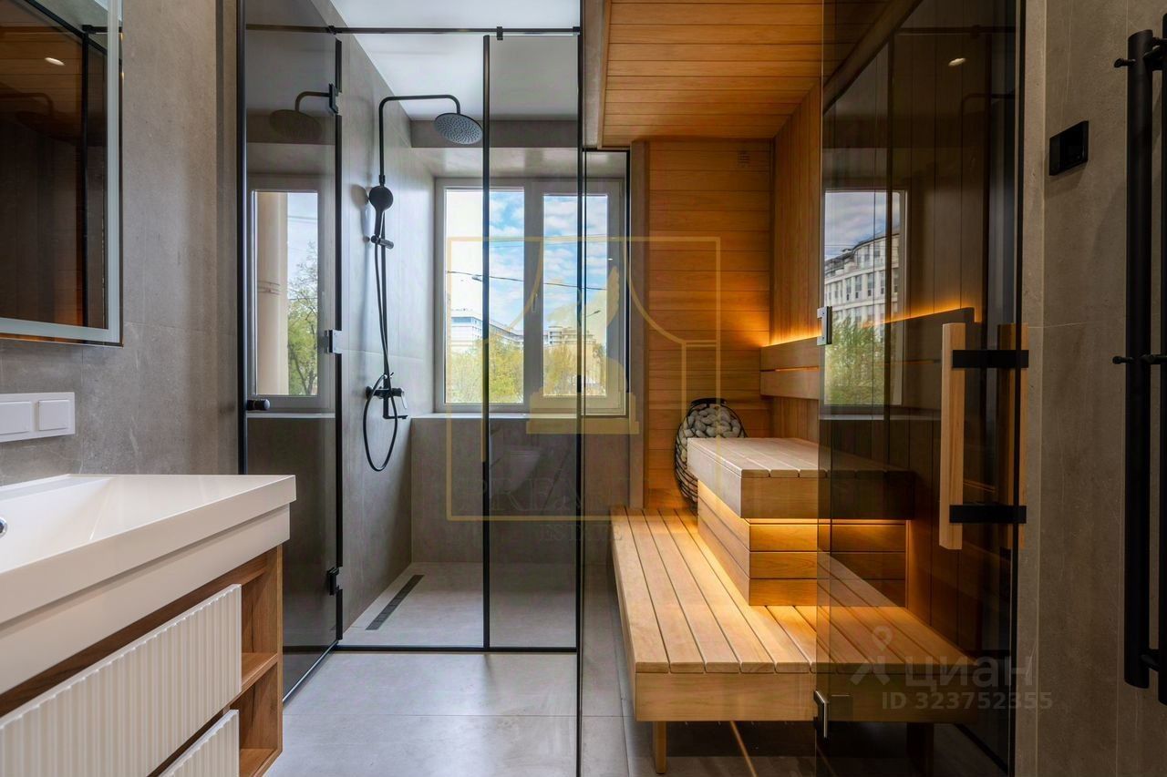 Продажа 2-комн квартиры на вторичном рынке 13-я Васильевского острова линия, 80