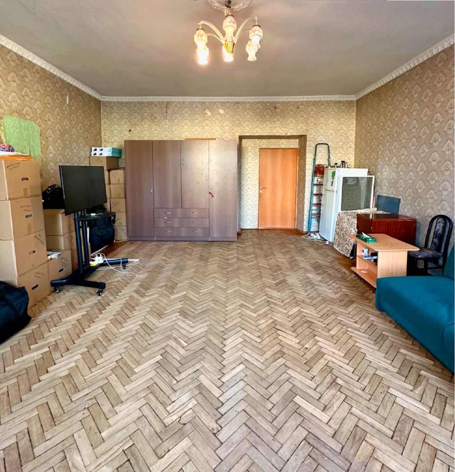 Продажа 3-комн квартиры на вторичном рынке Среднеохтинский проспект, 14