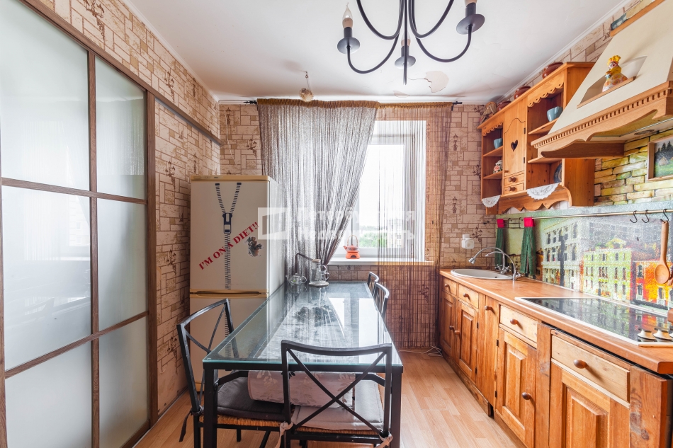 Продажа 3-комн квартиры на вторичном рынке тер Славянка (поселок Шушары), тер Славянка (поселок Шушары), ул Ростовская, д 4 к 6