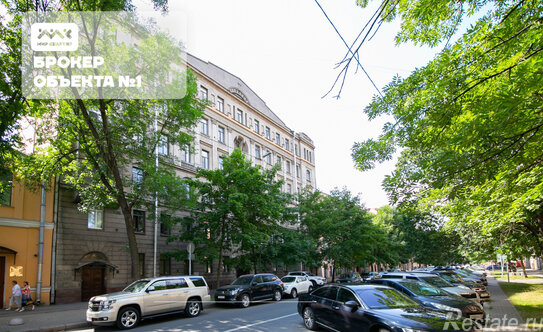 Продажа 5-комн квартиры на вторичном рынке 10-11-я линии В.О.,  д. 20