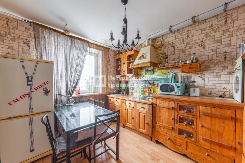 Продажа 3-комн квартиры на вторичном рынке тер Славянка (поселок Шушары), тер Славянка (поселок Шушары), ул Ростовская, д 4 к 6