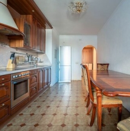 Продажа 2-комн квартиры на вторичном рынке улица Грина,  д. 18