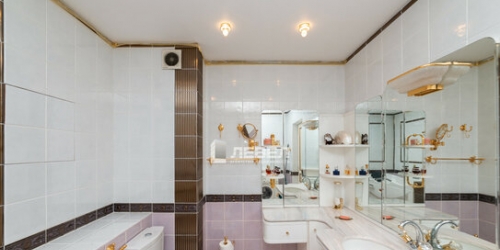 4-комн квартира улица Грина,  д. 12