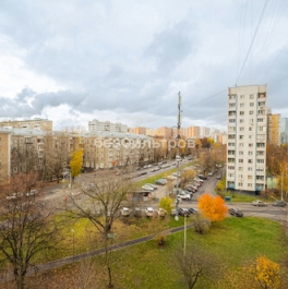 Продажа 3-комн квартиры на вторичном рынке Озёрная улица,  д. 13