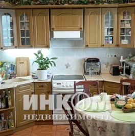 Продажа 3-комн квартиры на вторичном рынке Осенняя улица,  д. 30