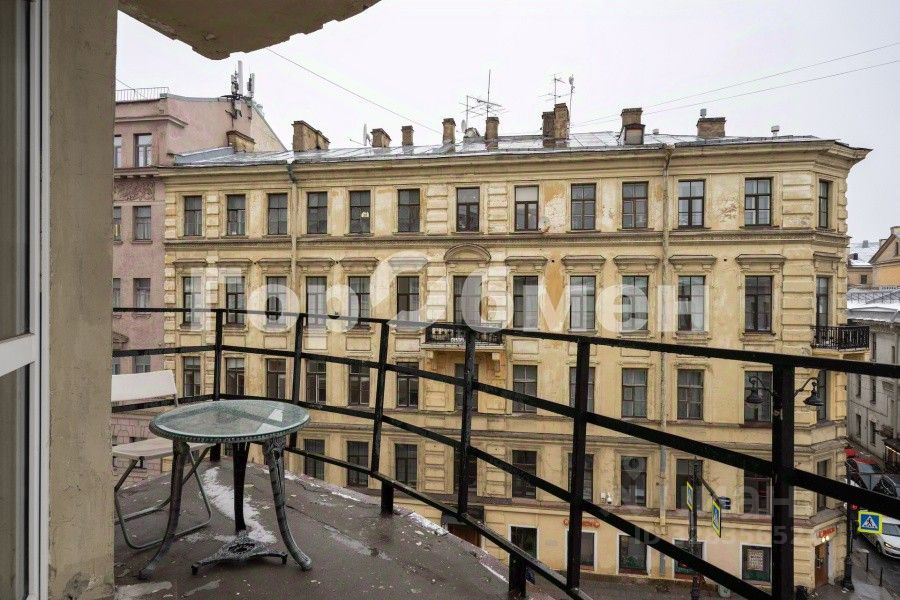 Продажа 3-комн квартиры на вторичном рынке переулок Мошков, 5