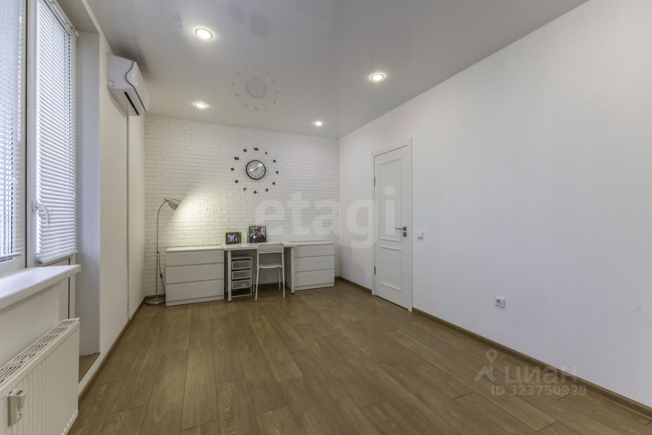 Продажа 1-комн квартиры на вторичном рынке Мурино, проспект Авиаторов Балтики, 15