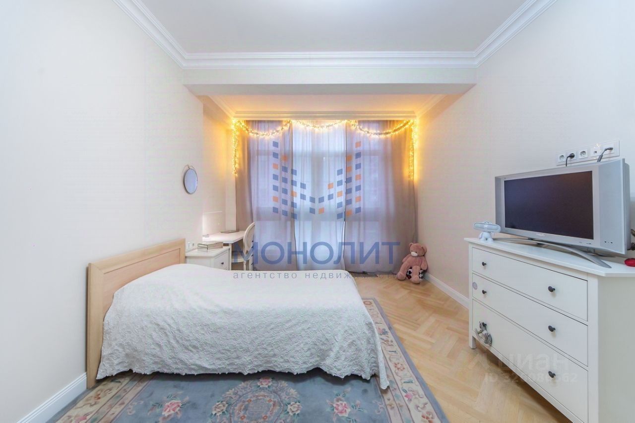 Продажа 4-комн квартиры на вторичном рынке Ленинский проспект, 105к1