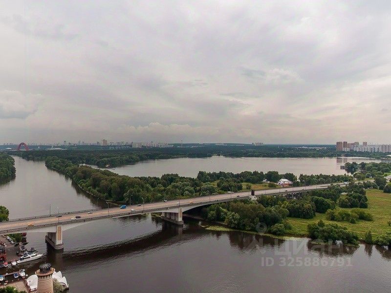 Аренда 4-комн квартиры на вторичном рынке Авиационная улица, 79