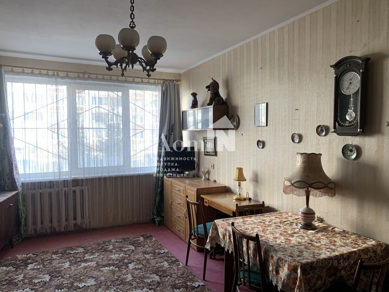 Продажа 1-комн квартиры на вторичном рынке Коммунар г., улица Гатчинская,  д. 18А