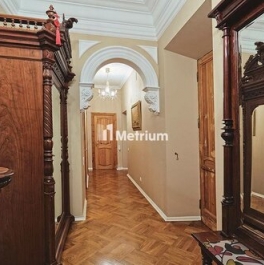 Продажа 4-комн квартиры на вторичном рынке Никитский бульвар,  д. 12