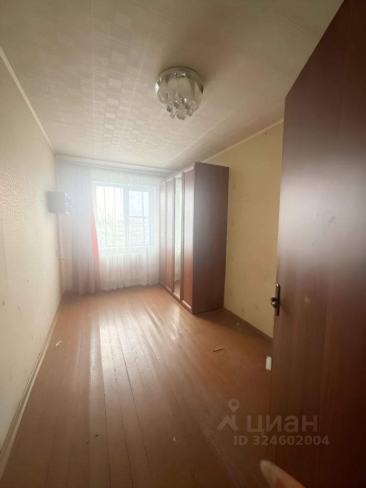 Продажа 3-комн квартиры на вторичном рынке Ломоносов, Владимирская улица, 30