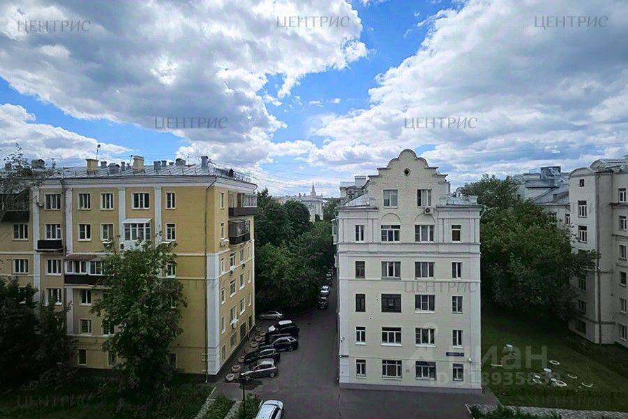 Продажа 3-комн квартиры на вторичном рынке улица Усачева, 15А