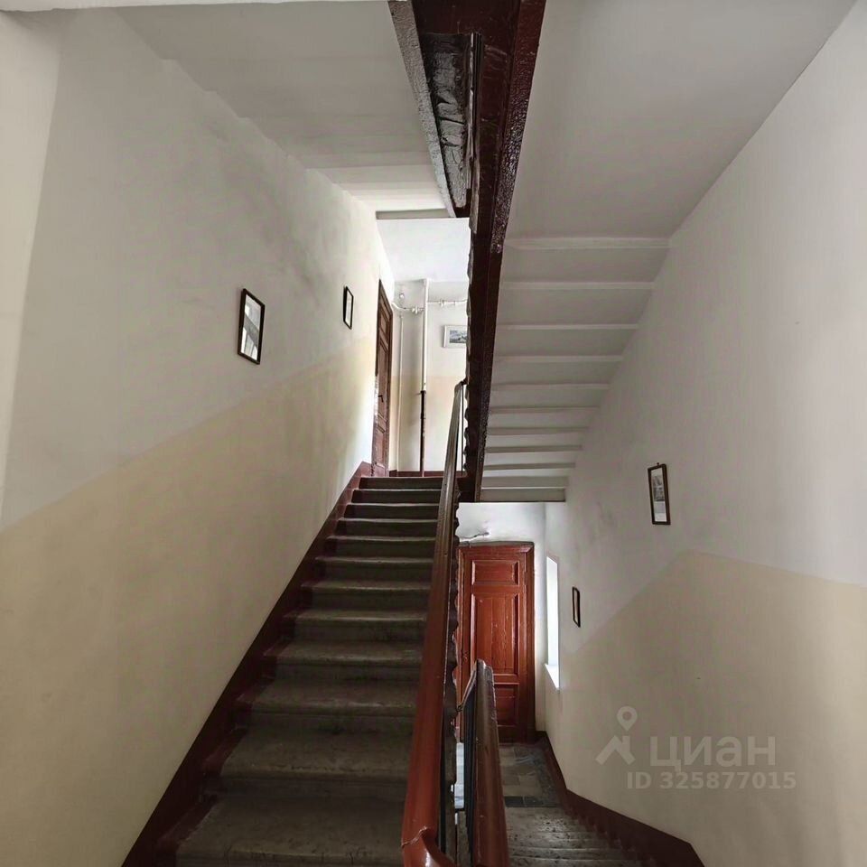 Продажа 3-комн квартиры на вторичном рынке 18-я Васильевского острова линия, 19
