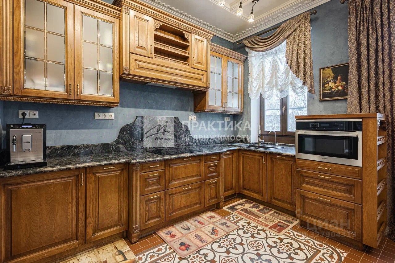 Продажа 4-комн квартиры на вторичном рынке Большой Патриарший переулок, 4