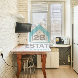 Продажа 2-комн квартиры на вторичном рынке Петергоф г, Разводная ул,  д. 33