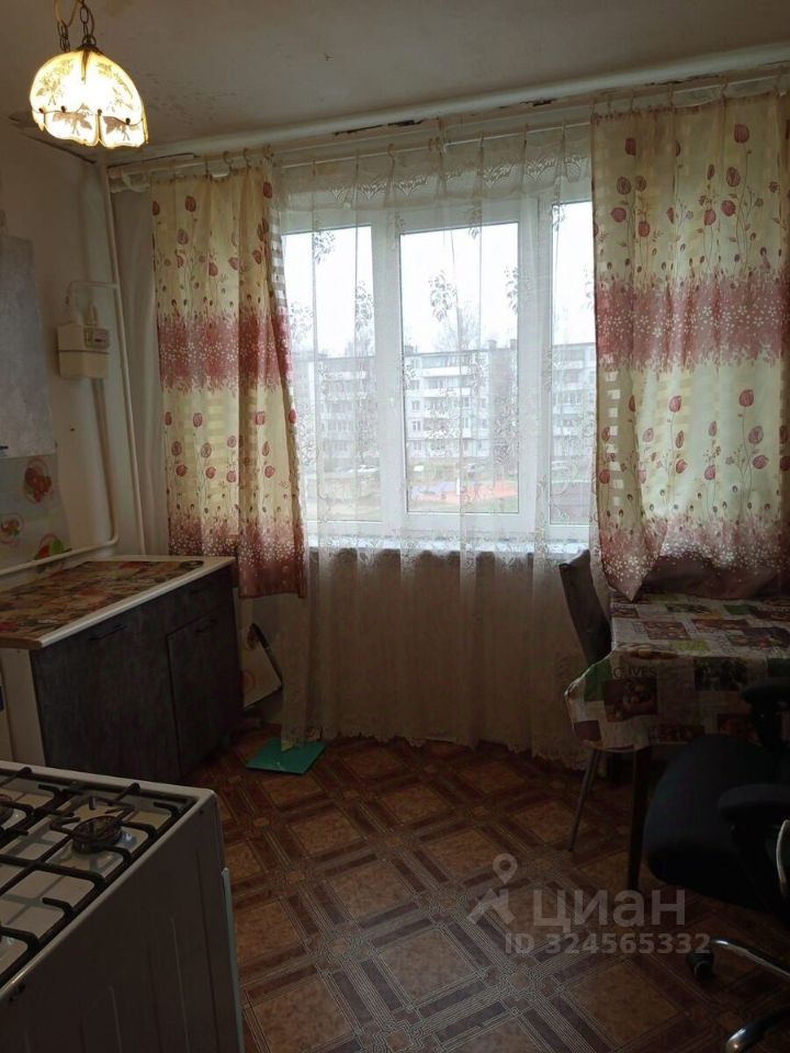 Продажа 2-комн квартиры на вторичном рынке пос. Новый Свет, 46