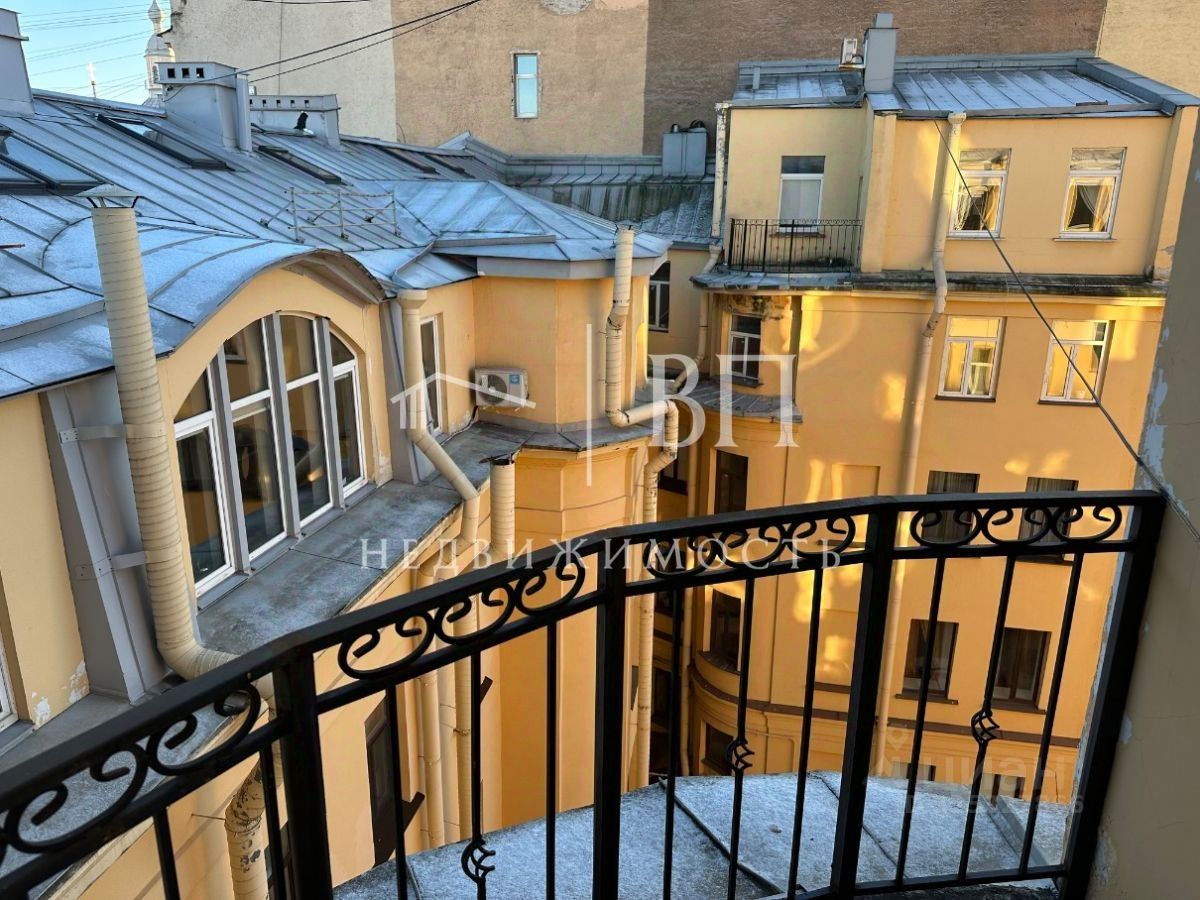 Продажа 5-комн квартиры на вторичном рынке 7-я Васильевского острова линия, 28