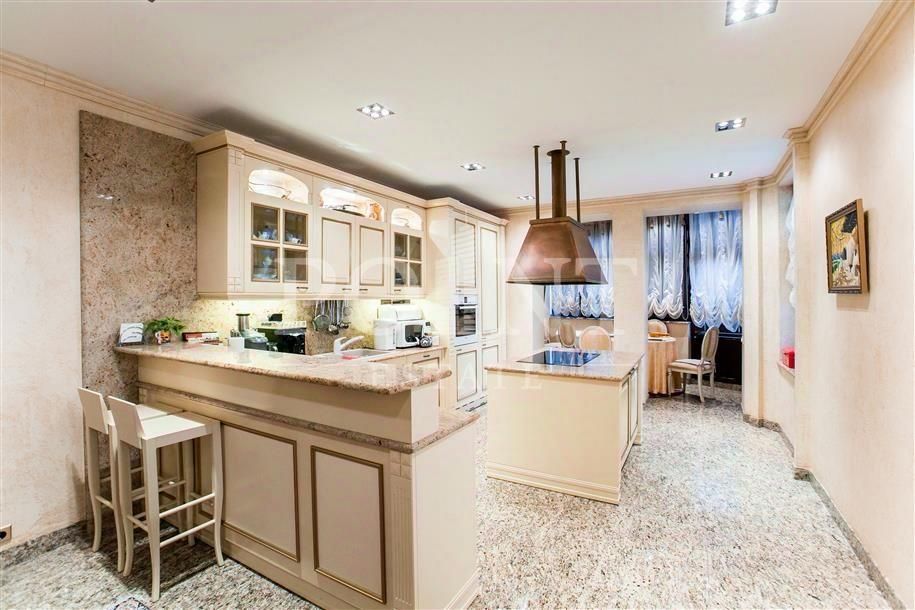 Продажа 6-комн квартиры на вторичном рынке улица Академика Пилюгина, 24К1