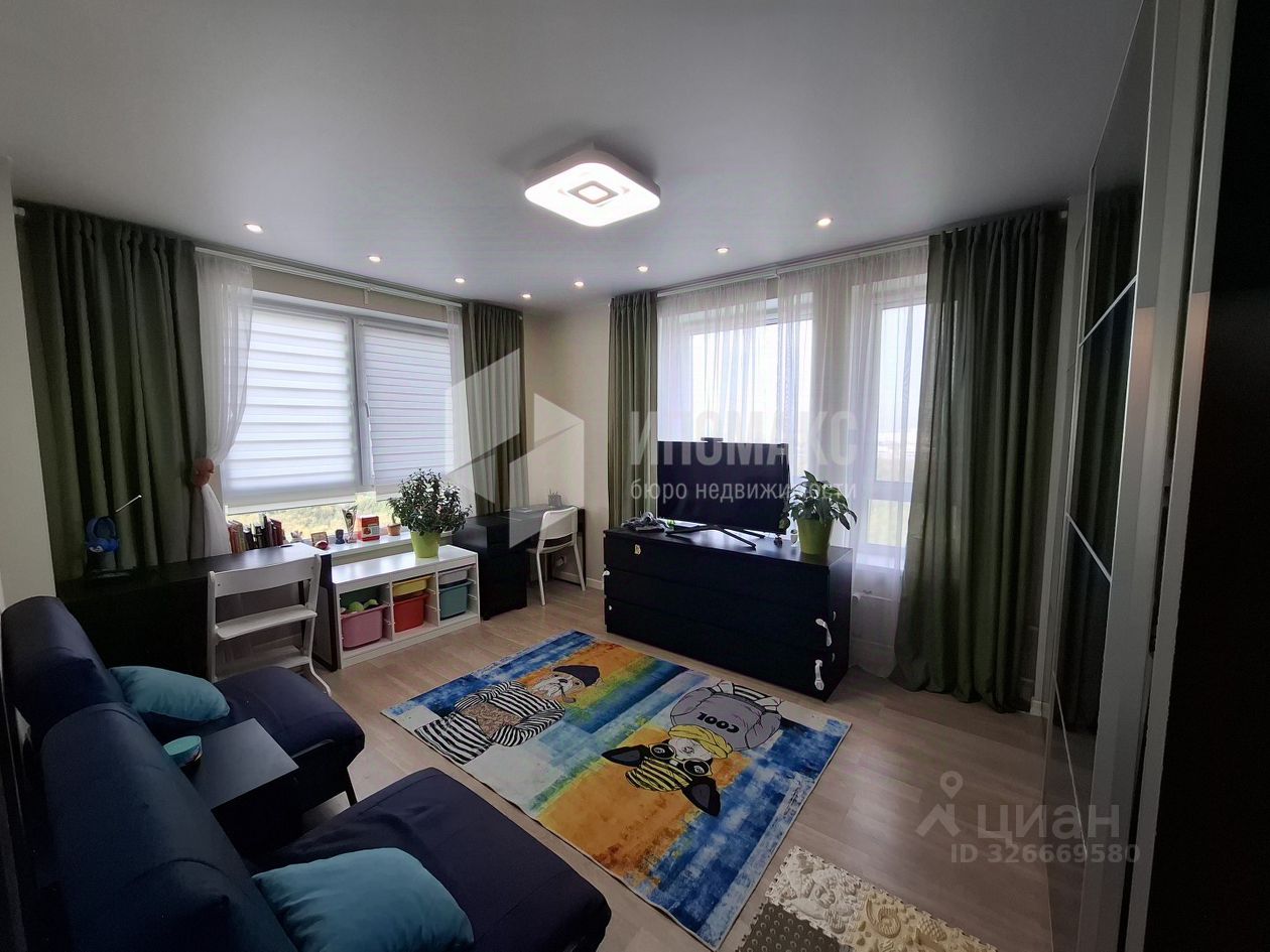 Продажа 3-комн квартиры на вторичном рынке улица Саларьевская, 8к2