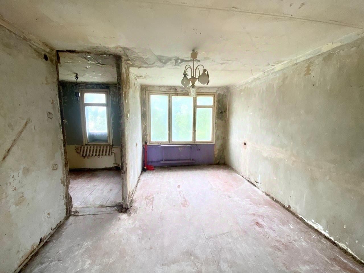 Продажа 4-комн квартиры на вторичном рынке Пикалево г., улица Спортивная, 8