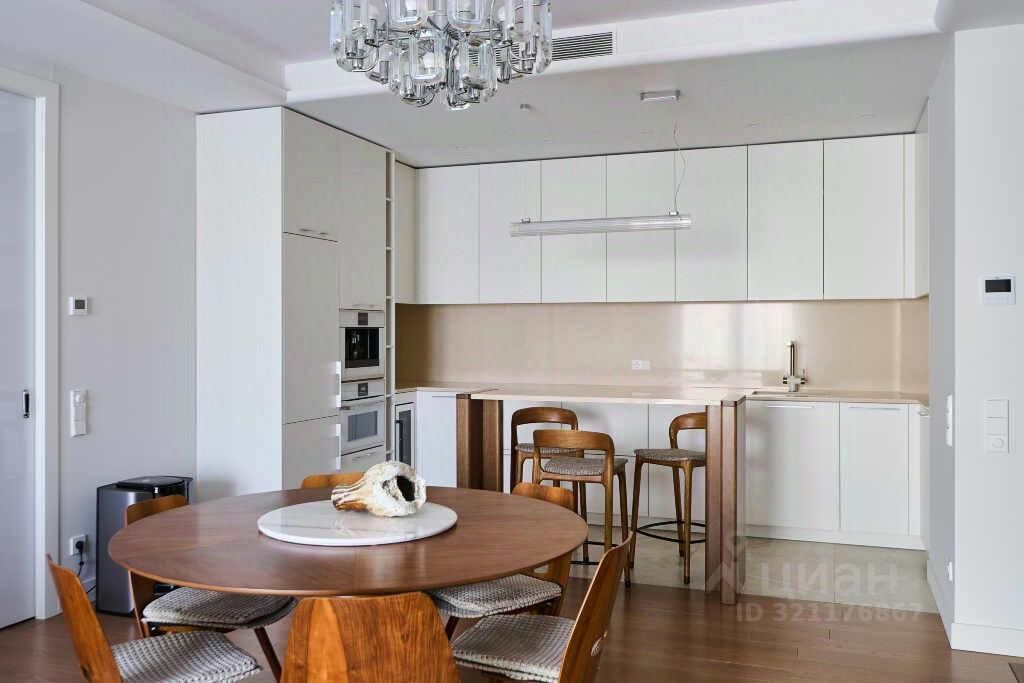 Продажа 3-комн квартиры на вторичном рынке Большая Садовая улица, 5к1