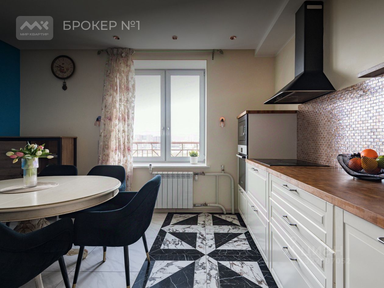 Продажа 4-комн квартиры на вторичном рынке Пулковская улица, 2к1