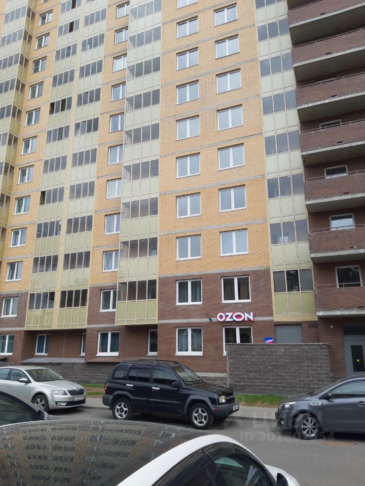 Продажа 2-комн квартиры на вторичном рынке пос. Бугры, улица Тихая, 13к1