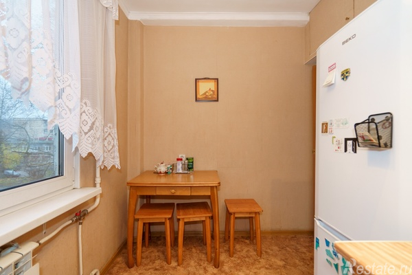 Продажа 2-комн квартиры на вторичном рынке Стрельбищенская ул,  д. 10