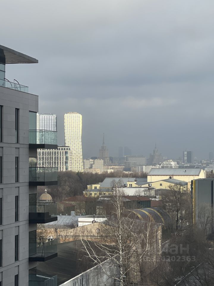 Продажа 4-комн квартиры на вторичном рынке Мосфильмовская улица, 1к8