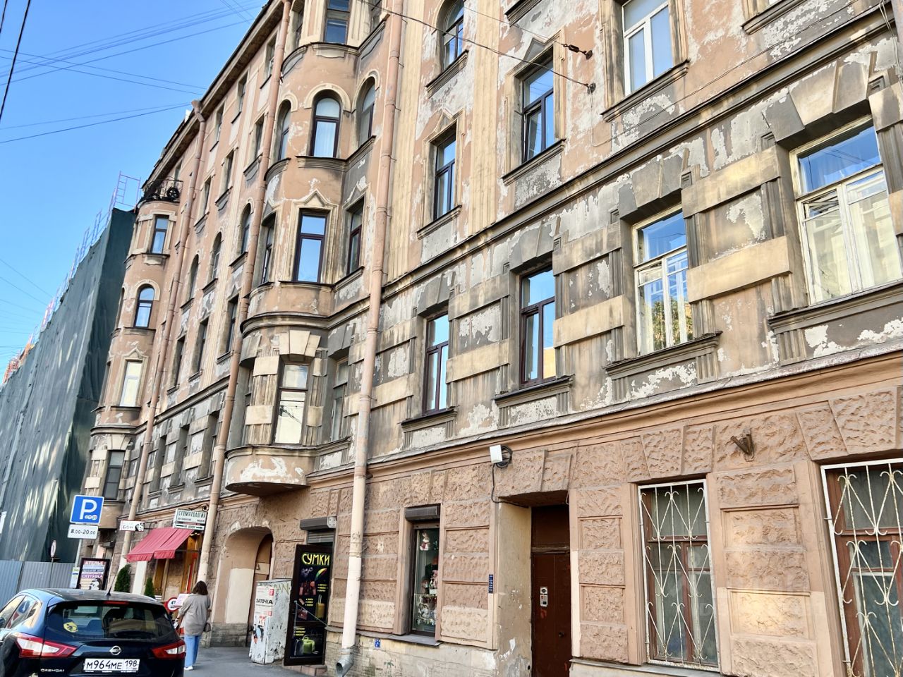 Продажа 3-комн квартиры на вторичном рынке 9-я Васильевского острова линия, 48