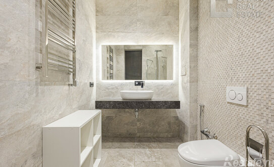 Продажа 4-комн квартиры на вторичном рынке Тетеринский пер,  д. 18,  к. 2