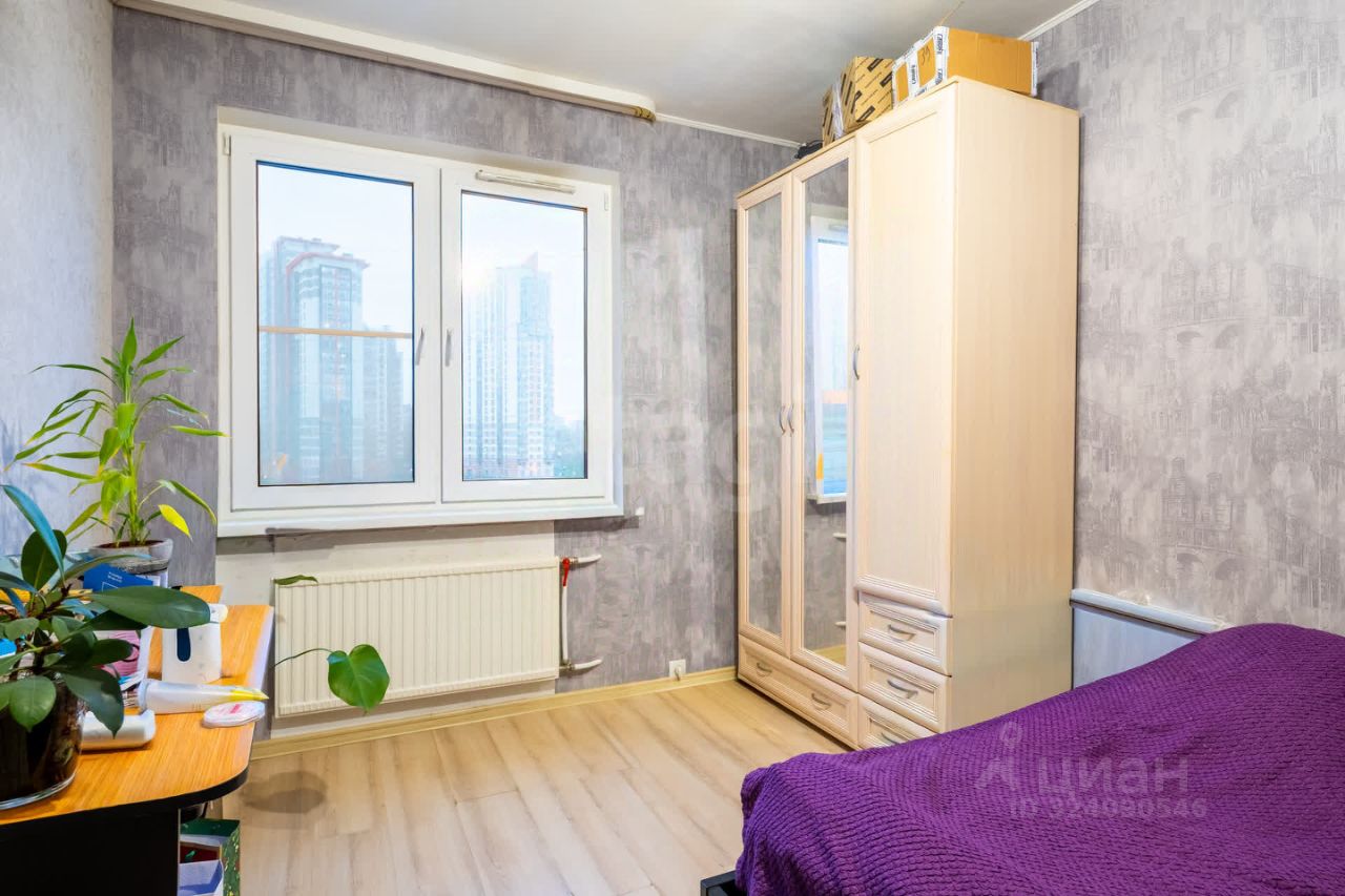 Продажа 3-комн квартиры на вторичном рынке Дунайский проспект, 7