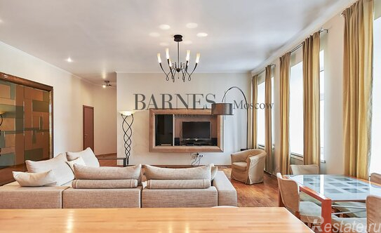 Продажа 3-комн квартиры на вторичном рынке улица Петровка,  д. 28