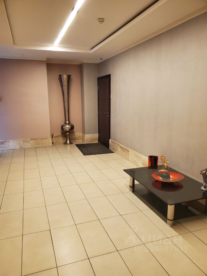 Продажа 3-комн квартиры на вторичном рынке Озерковская набережная, 26