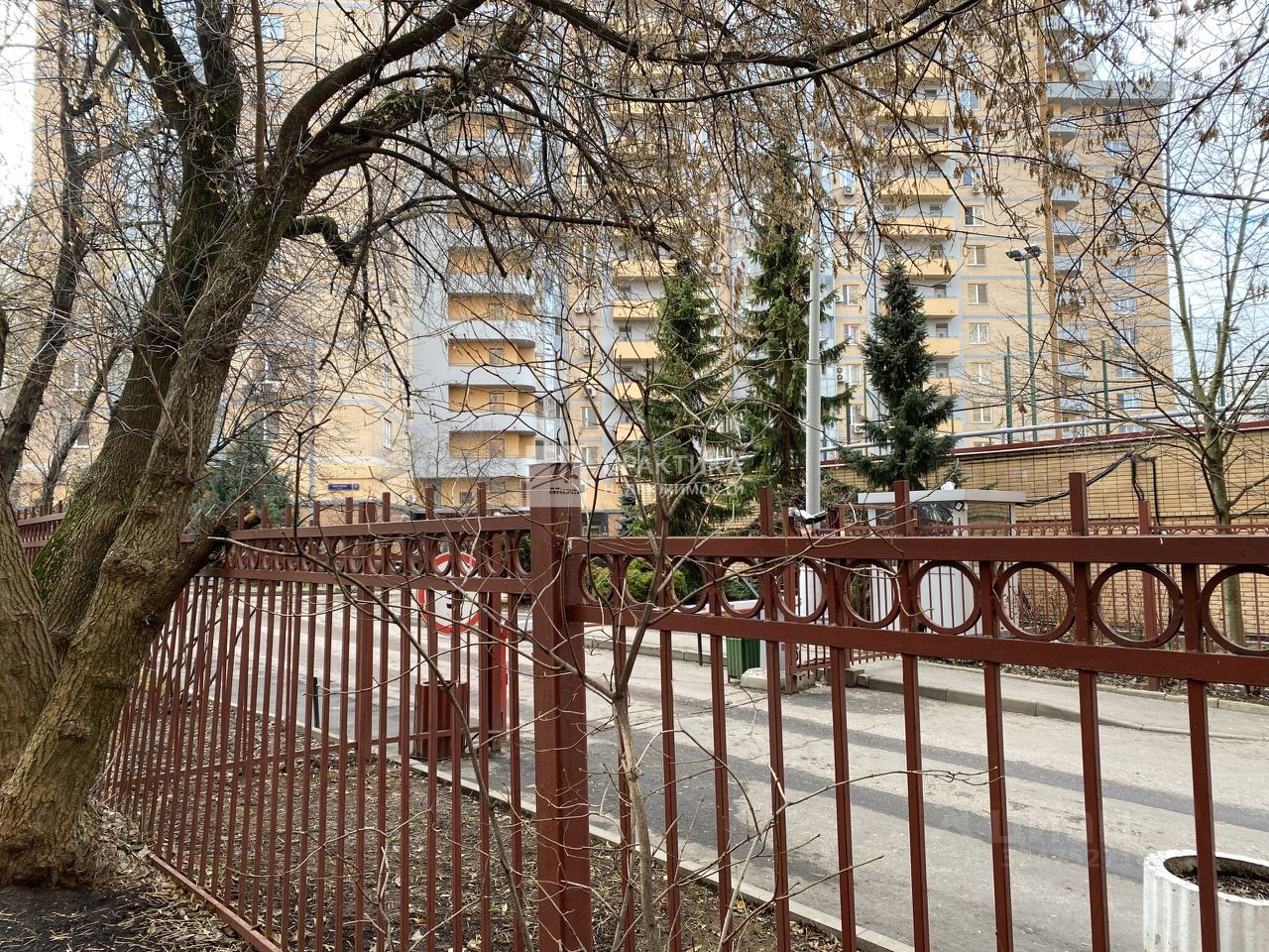 Продажа 3-комн квартиры на вторичном рынке улица Новаторов, 8К2