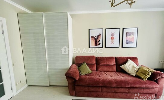 Продажа 3-комн квартиры на вторичном рынке Кременчугская улица