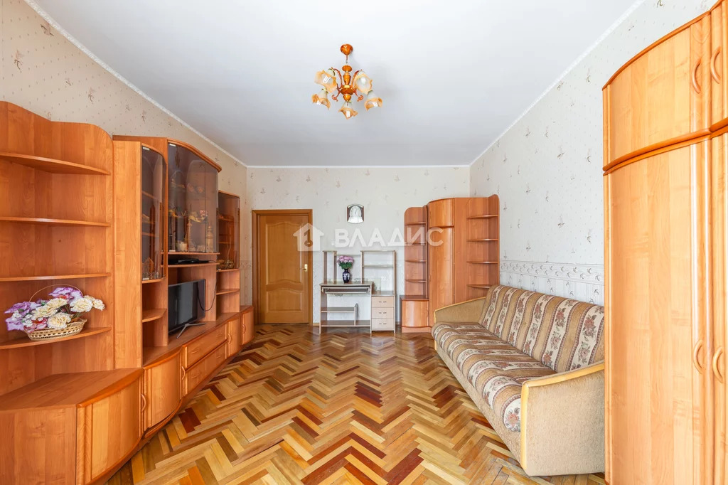 Продажа 3-комн квартиры на вторичном рынке Большая Морская улица,  д. 11
