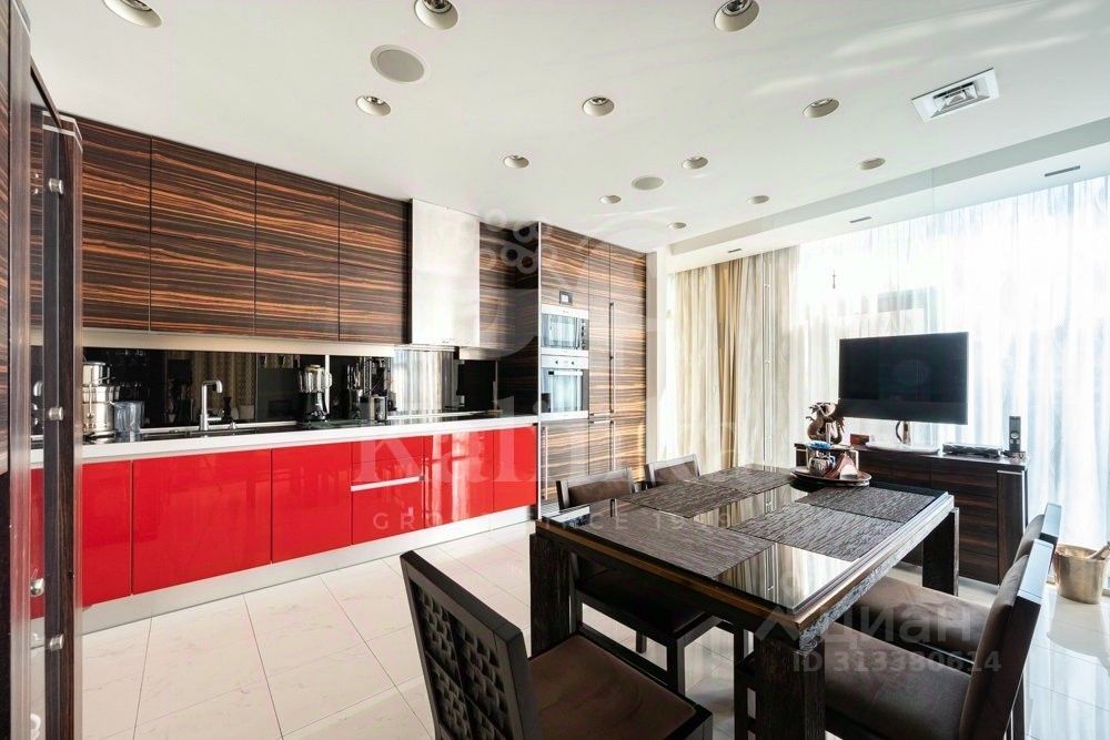Продажа 3-комн квартиры на вторичном рынке улица Климашкина, 17С2