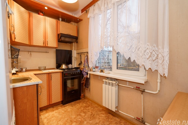 Продажа 2-комн квартиры на вторичном рынке Стрельбищенская ул,  д. 10