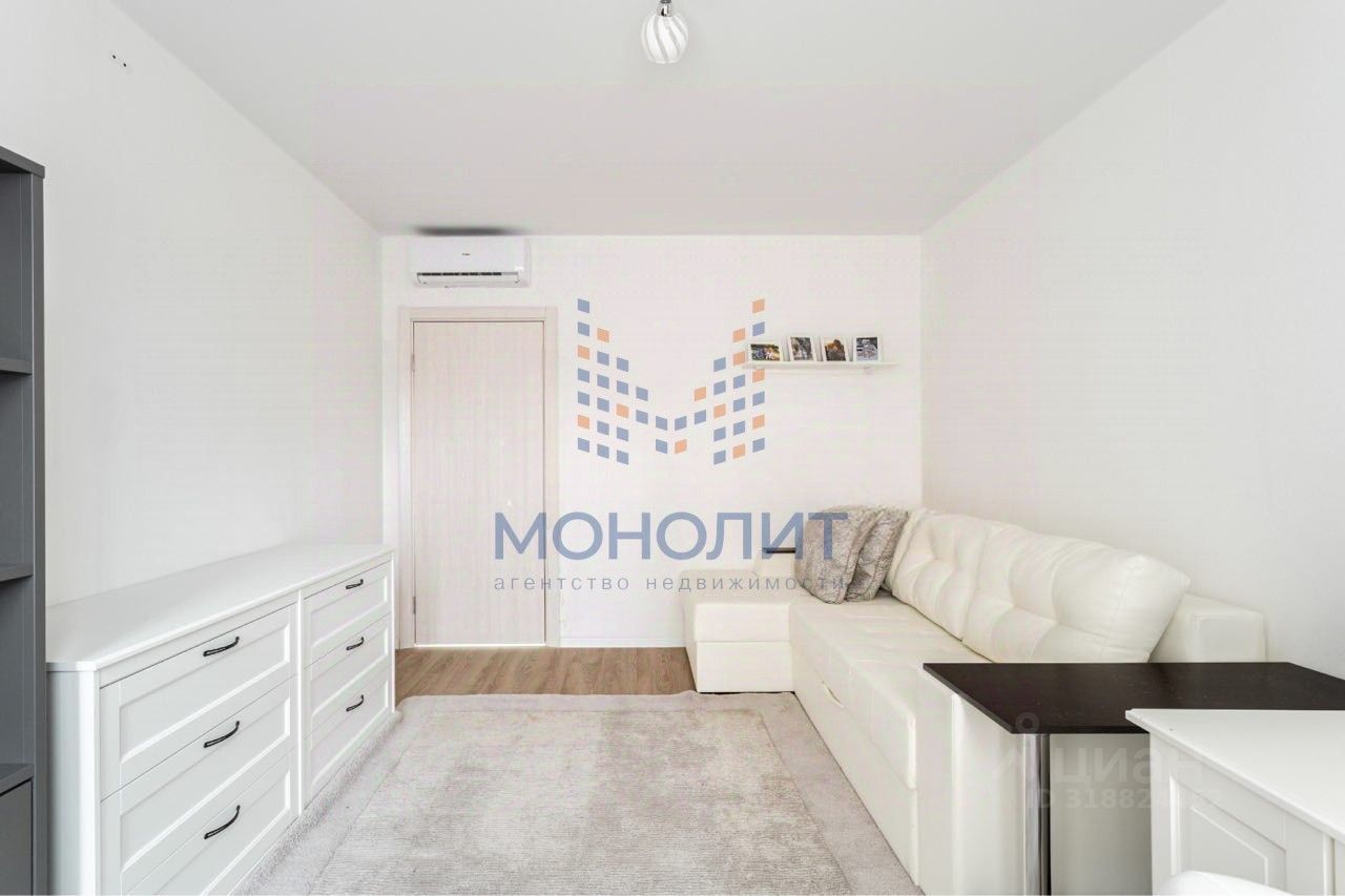 Продажа 3-комн квартиры на вторичном рынке улица Михайлова, 30Ак4