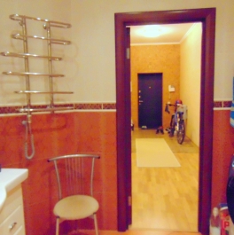 Продажа 2-комн квартиры на вторичном рынке Комарова ул,  д. 17
