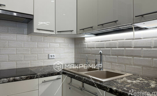 Продажа 2-комн квартиры на вторичном рынке Комендантский пр-кт,  д. 58,  к. 1