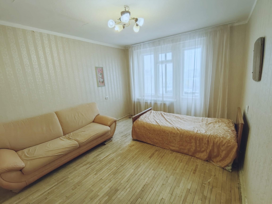 Продажа 2-комн квартиры на вторичном рынке Бурцева улица,  д. 19