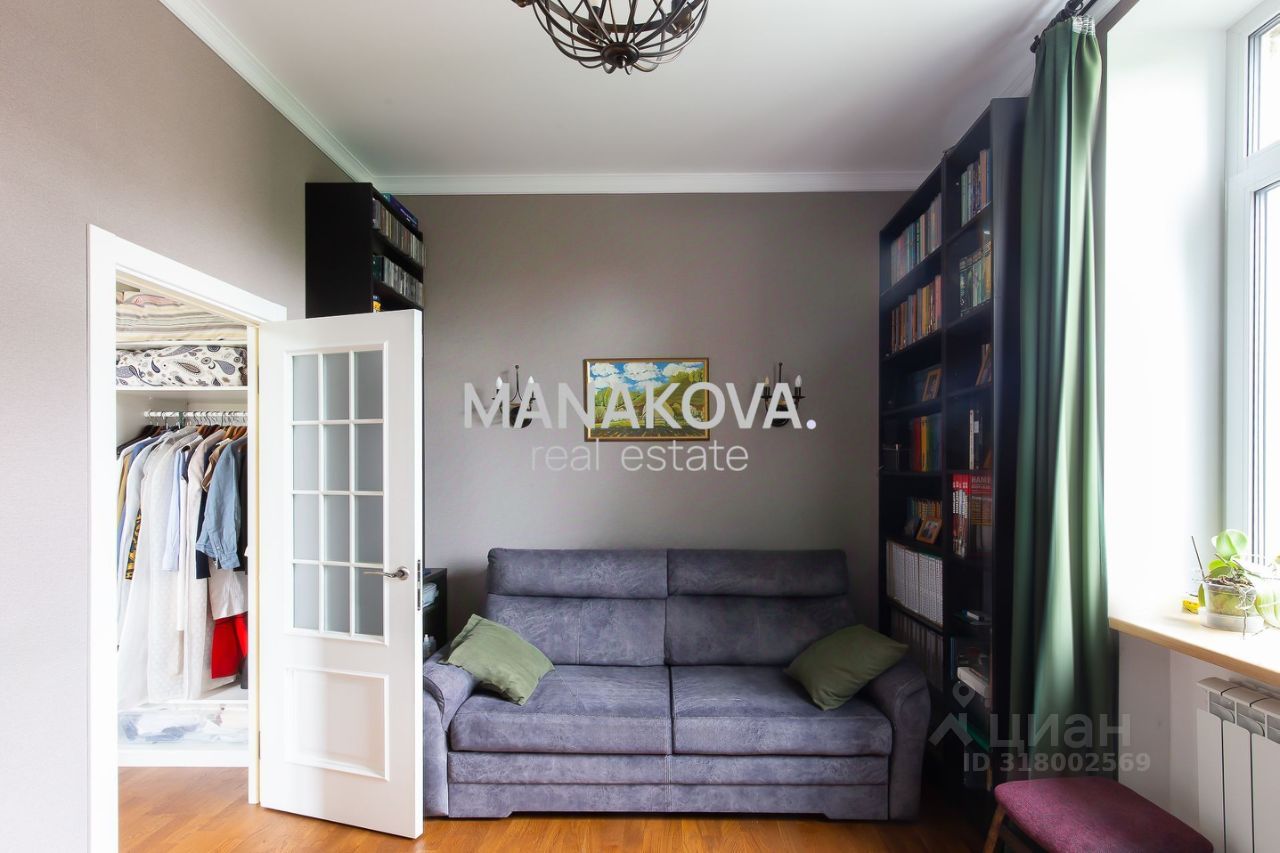 Продажа 4-комн квартиры на вторичном рынке 1-й Муринский проспект, 19